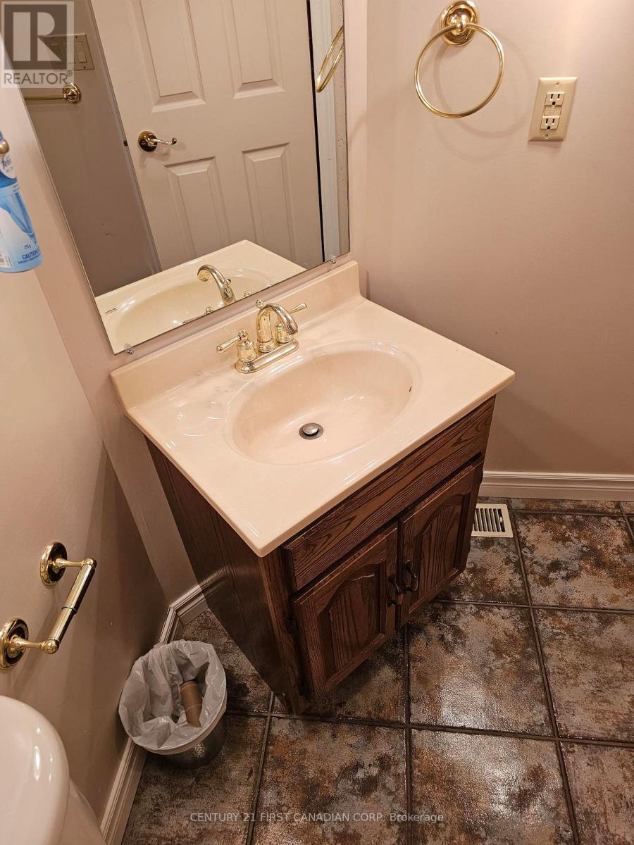 3877 St Clair Parkway, St. Clair, Ontario  N0P 2B0 - Photo 29 - X12359278
