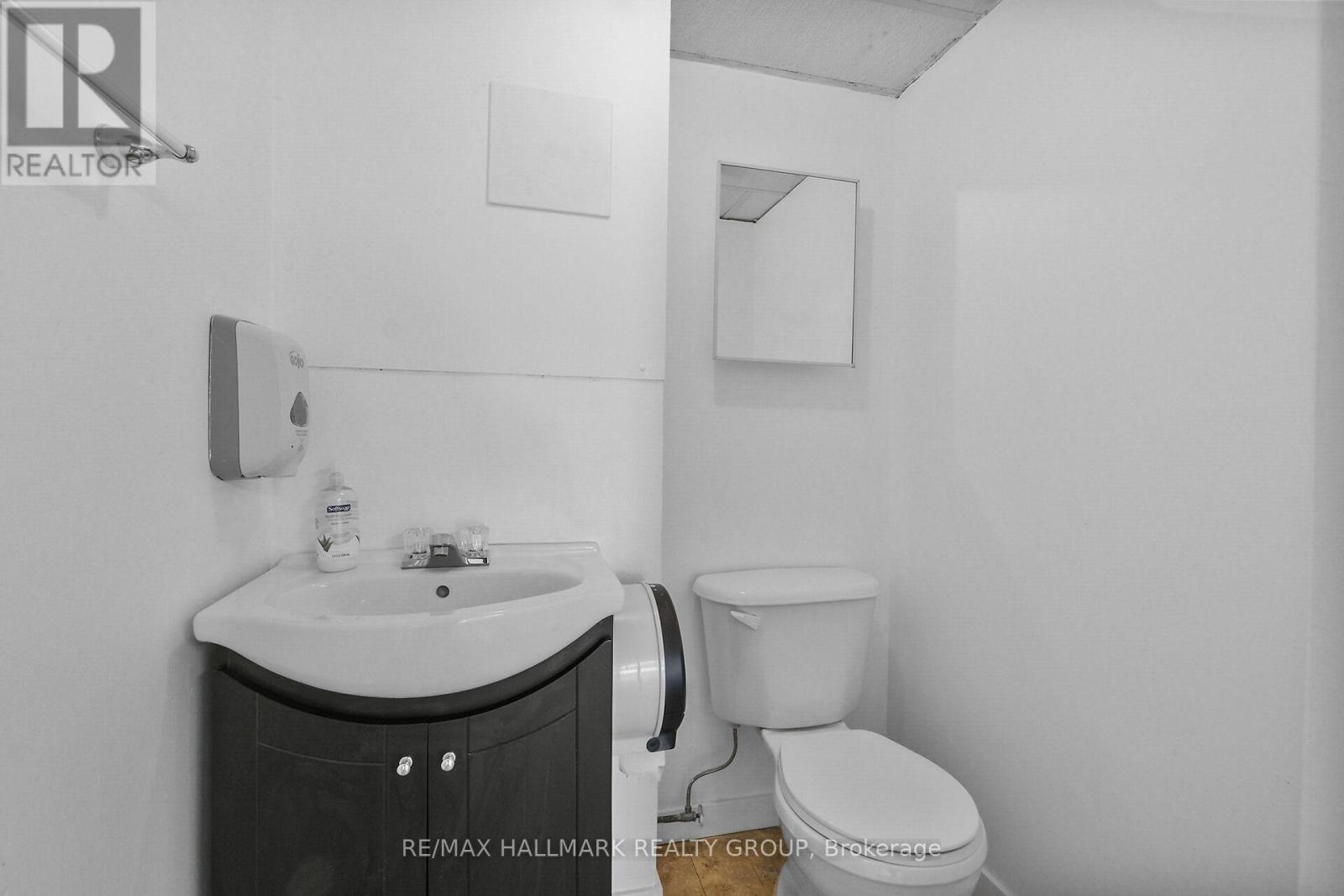 38 - 1010 Polytek Street, Ottawa, Ontario  K1J 9J2 - Photo 12 - X12359240