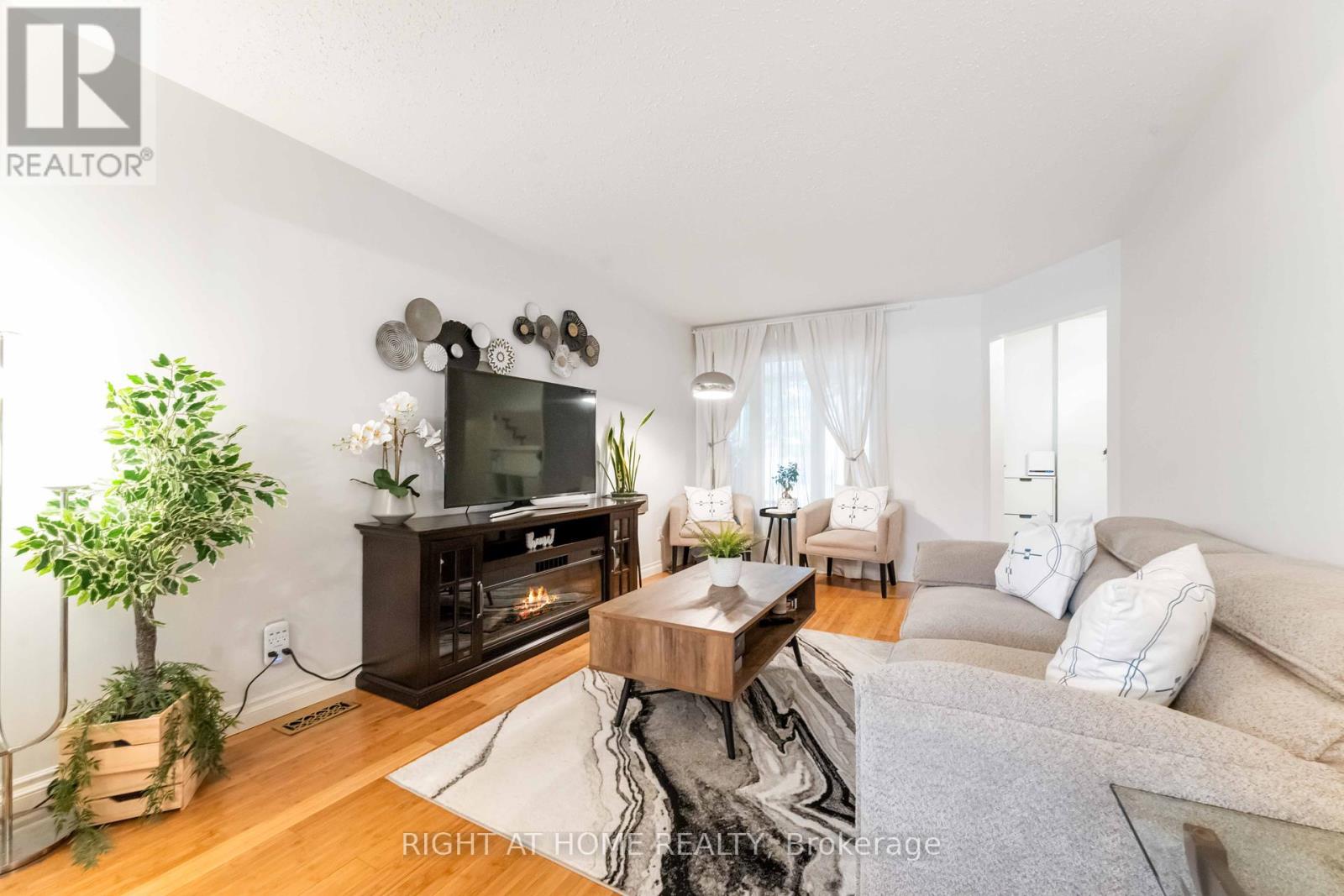 18 Shetland Way, Ottawa, Ontario  K2M 1R9 - Photo 11 - X12359299