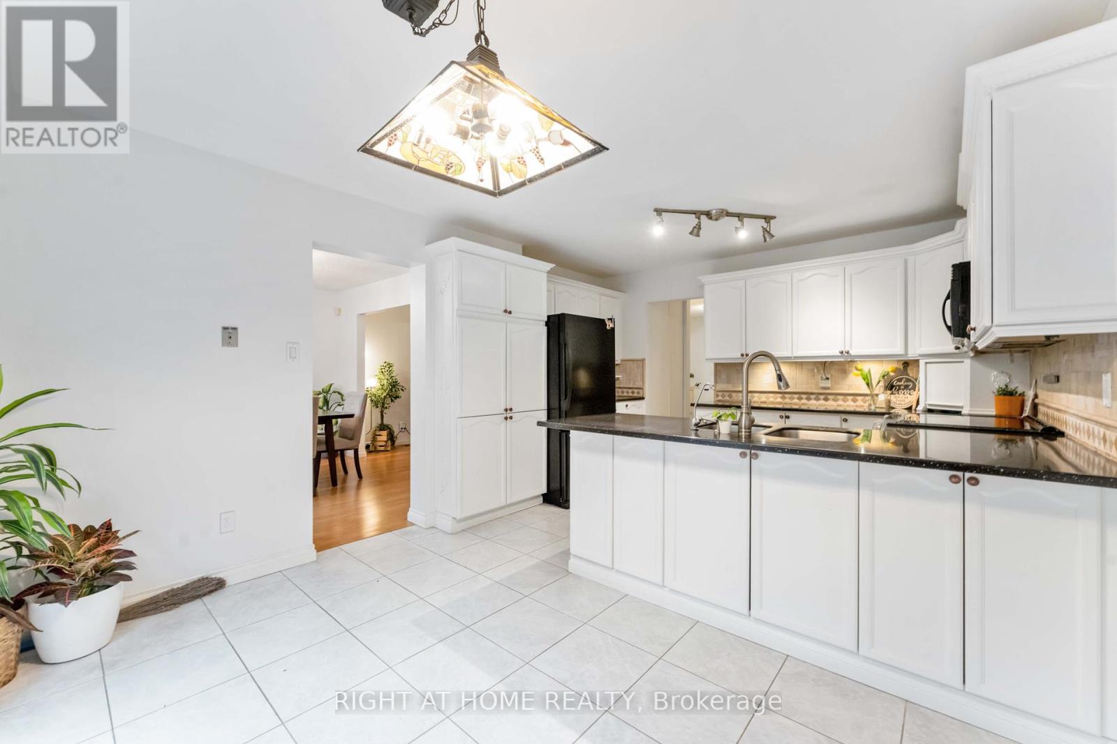 18 Shetland Way, Ottawa, Ontario  K2M 1R9 - Photo 15 - X12359299