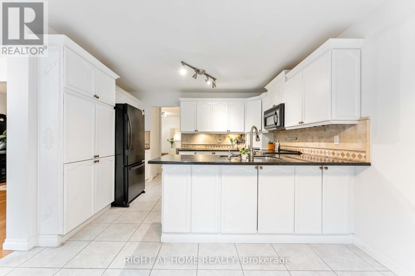 18 Shetland Way, Ottawa, Ontario  K2M 1R9 - Photo 16 - X12359299