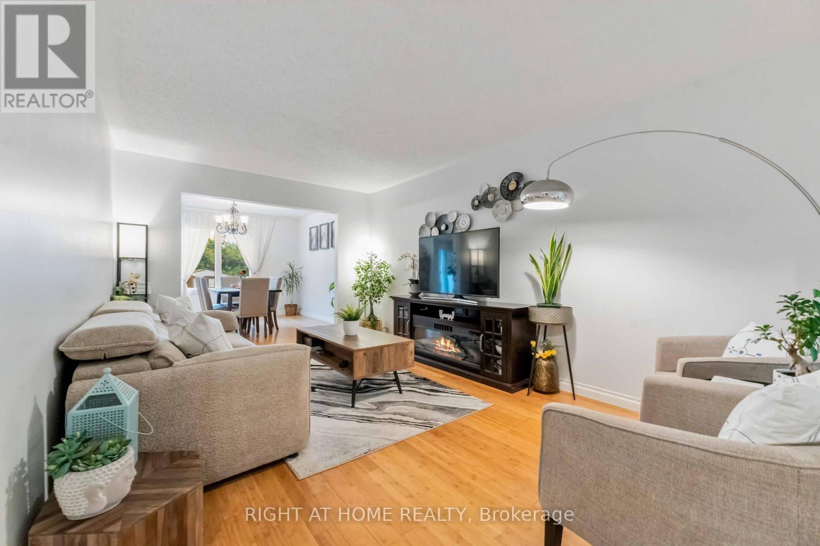 18 Shetland Way, Ottawa, Ontario  K2M 1R9 - Photo 8 - X12359299