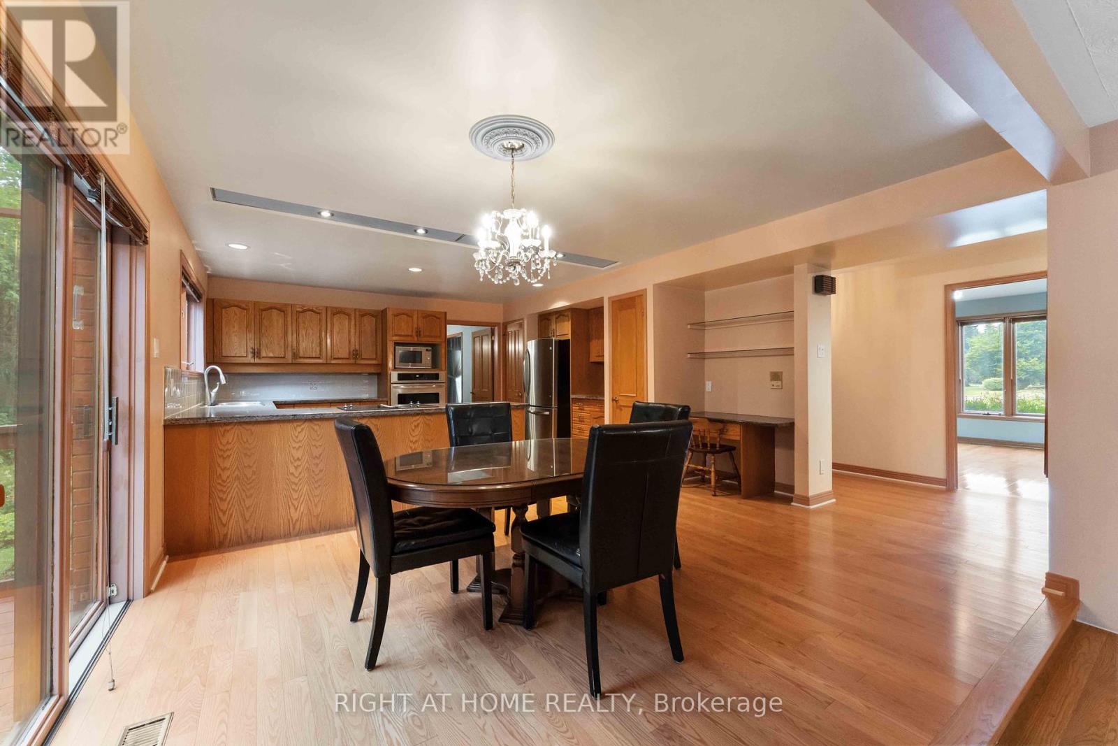 2 Muirfield Gardens, Ottawa, Ontario  K2R 1B8 - Photo 15 - X12359301