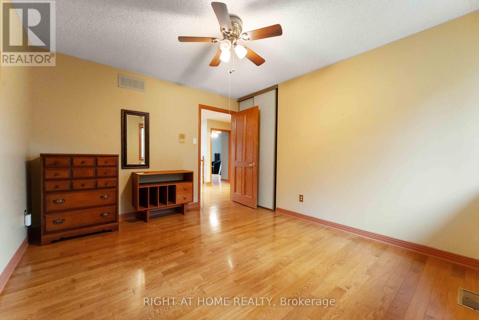 2 Muirfield Gardens, Ottawa, Ontario  K2R 1B8 - Photo 35 - X12359301