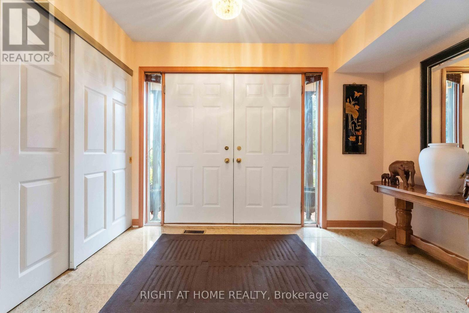 2 Muirfield Gardens, Ottawa, Ontario  K2R 1B8 - Photo 4 - X12359301