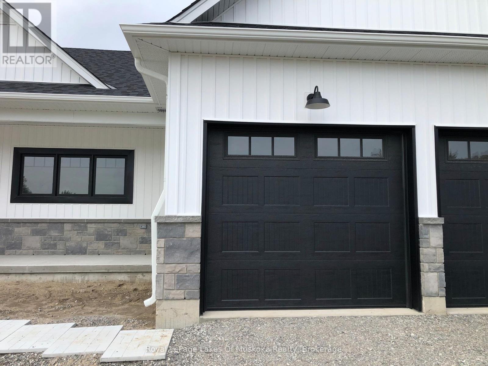 3 Meadow Acres Road, Oro-Medonte, Ontario L0K 2G1 - Photo 3 - S12359239