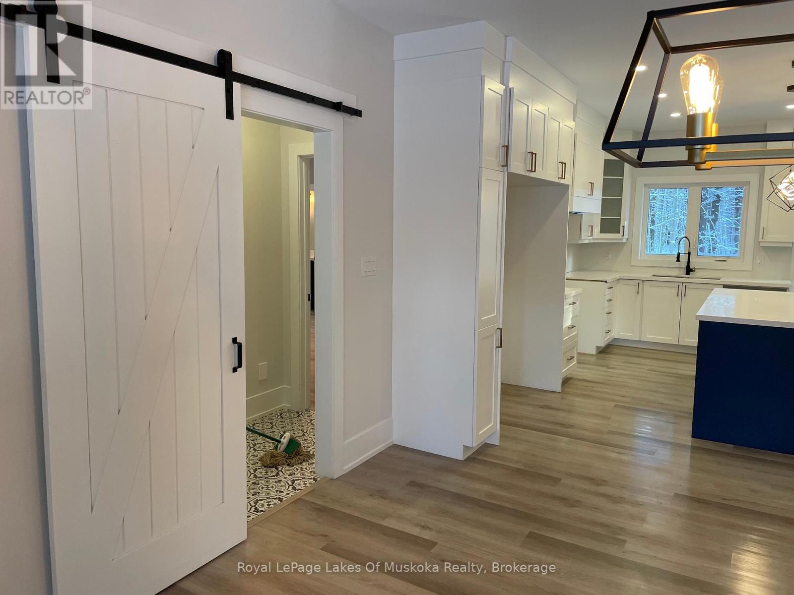 3 Meadow Acres Road, Oro-Medonte, Ontario L0K 2G1 - Photo 6 - S12359239