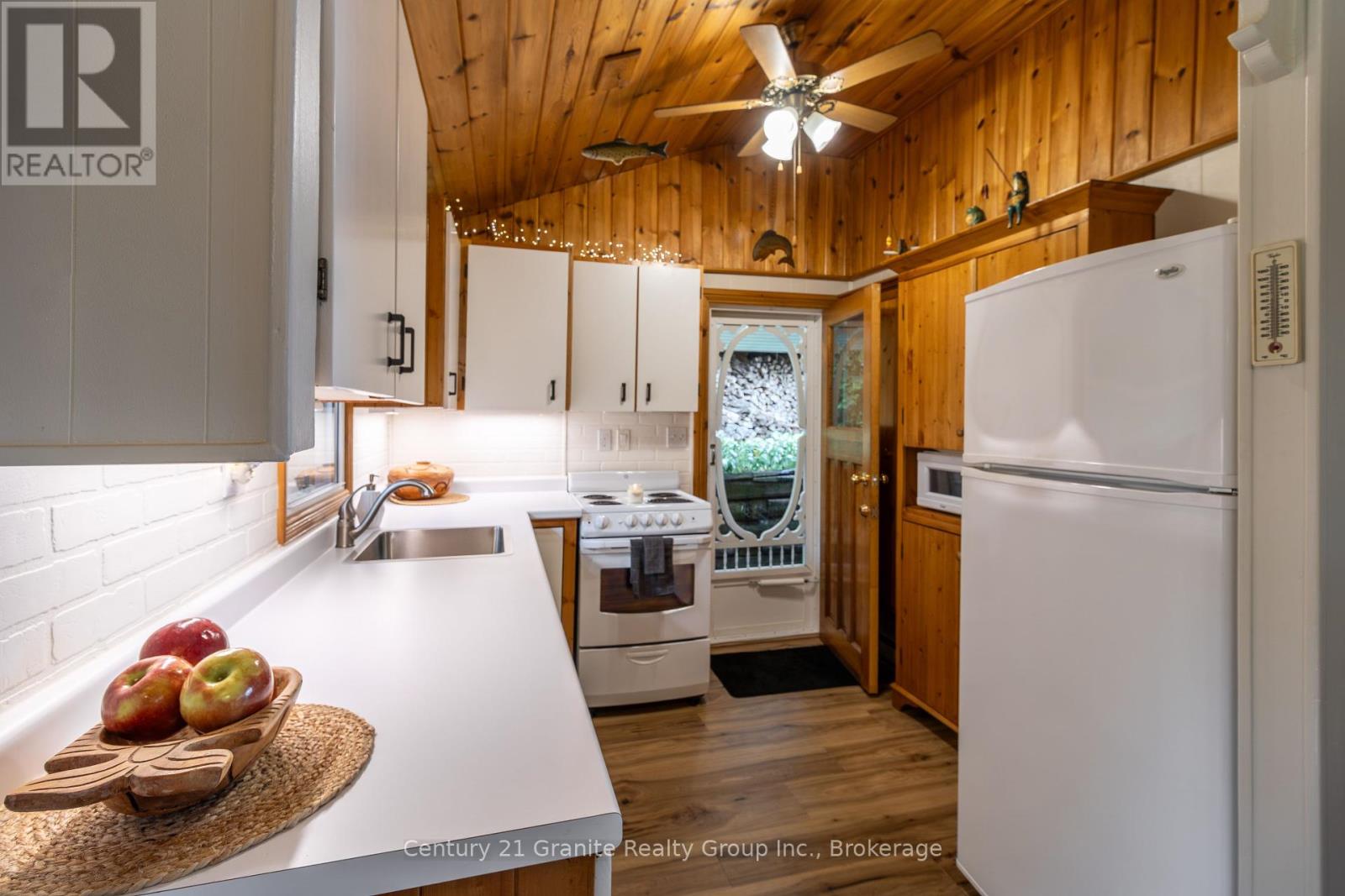 1528 Dignan Road, Dysart Et Al, Ontario  K0M 1S0 - Photo 4 - X12359270
