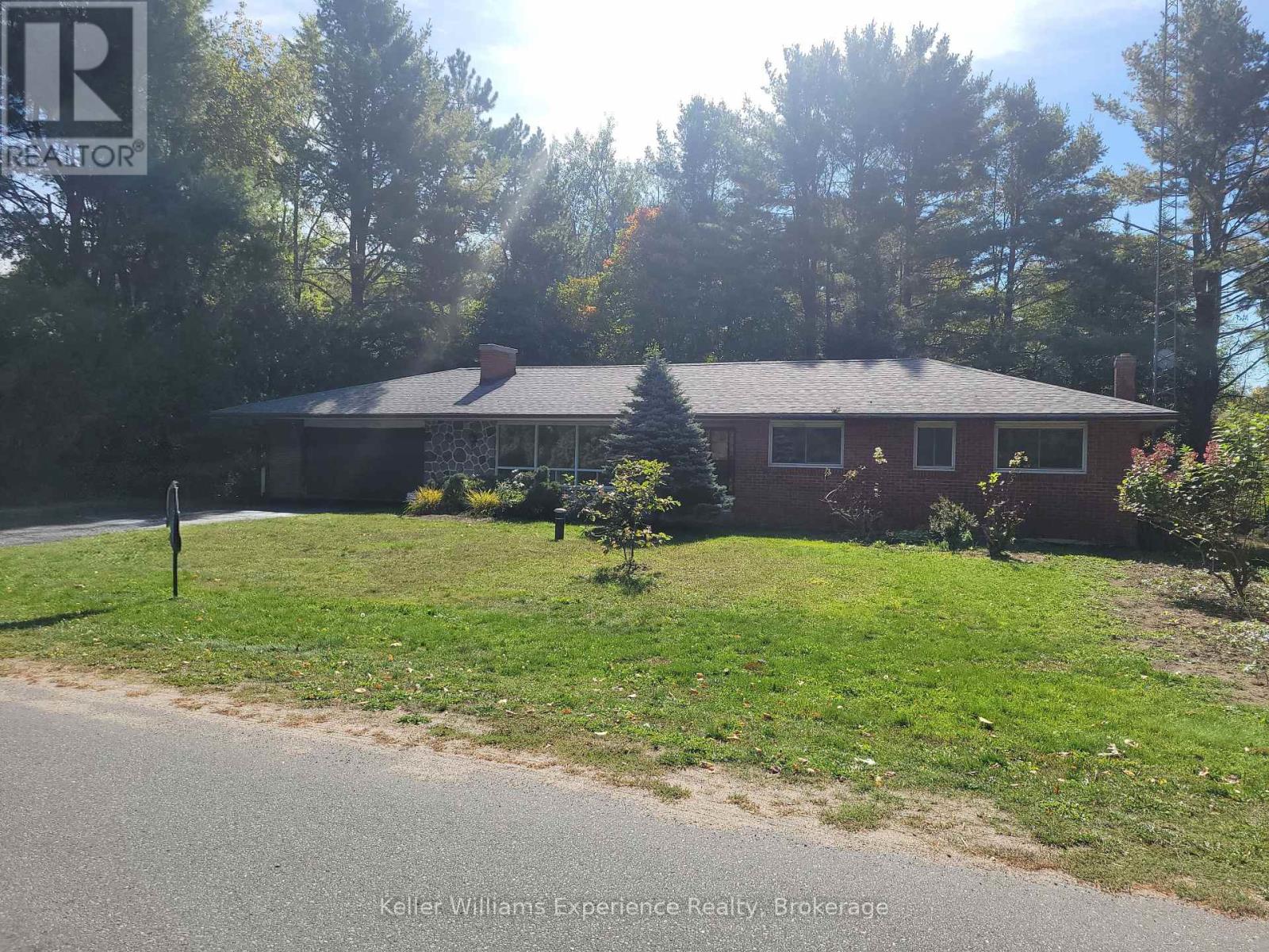 386 Beaumont Drive, Bracebridge, Ontario  P1L 1X2 - Photo 2 - X12359295
