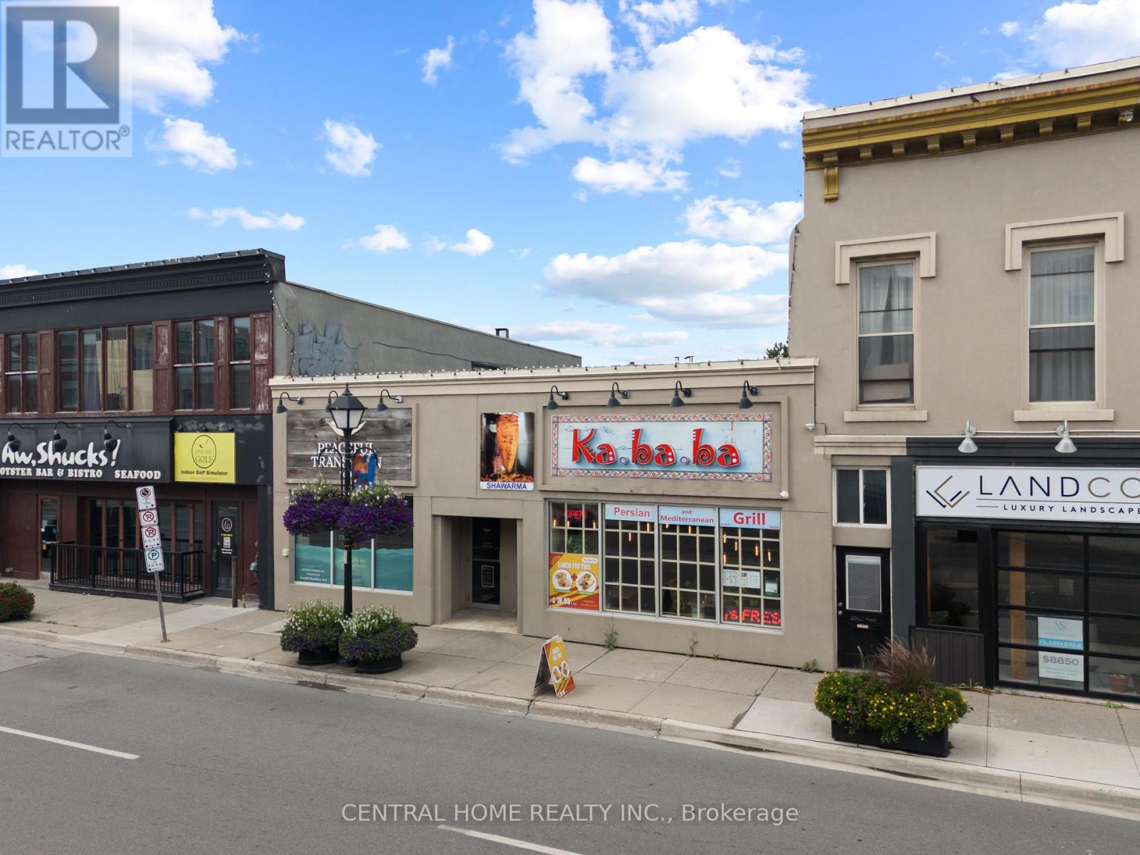 01 - 15236 Yonge Street, Aurora, Ontario  L4G 1L9 - Photo 2 - N12359125