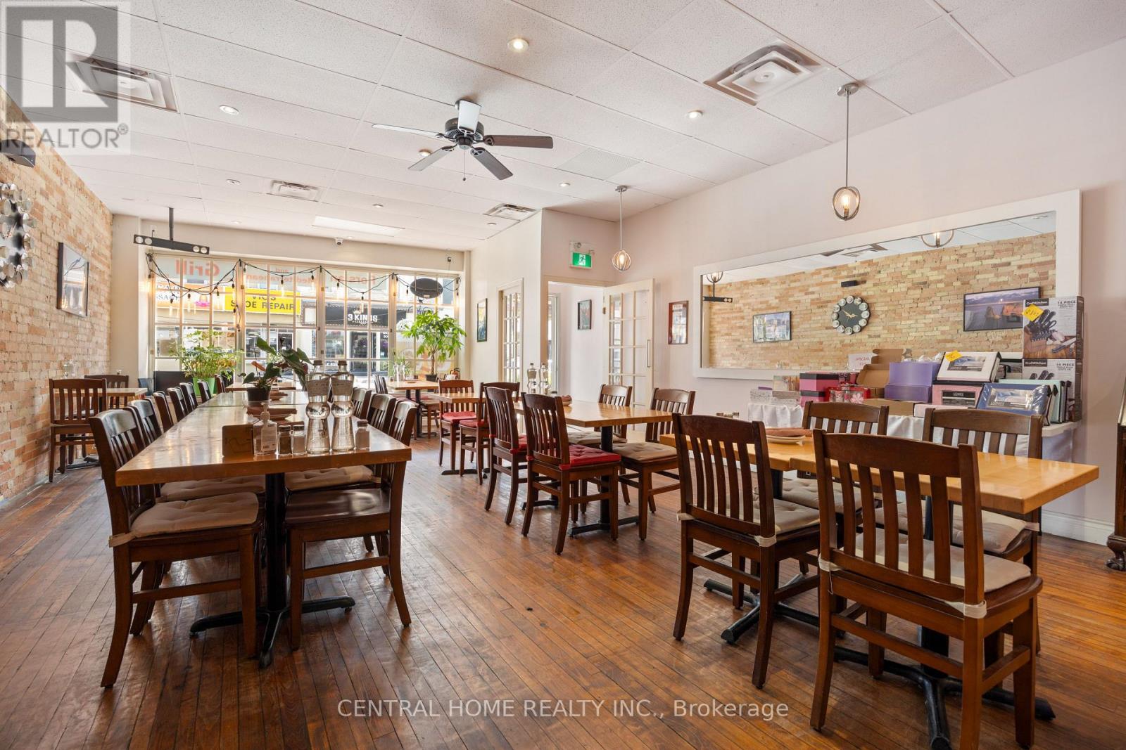 01 - 15236 Yonge Street, Aurora, Ontario  L4G 1L9 - Photo 4 - N12359125