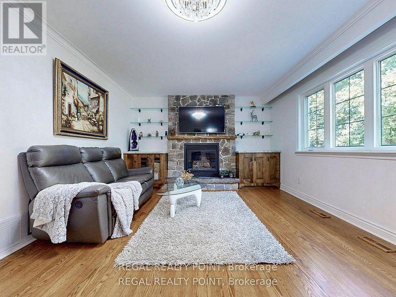 12 Fairway Heights Crescent, Markham, Ontario  L3T 1K2 - Photo 12 - N12359141