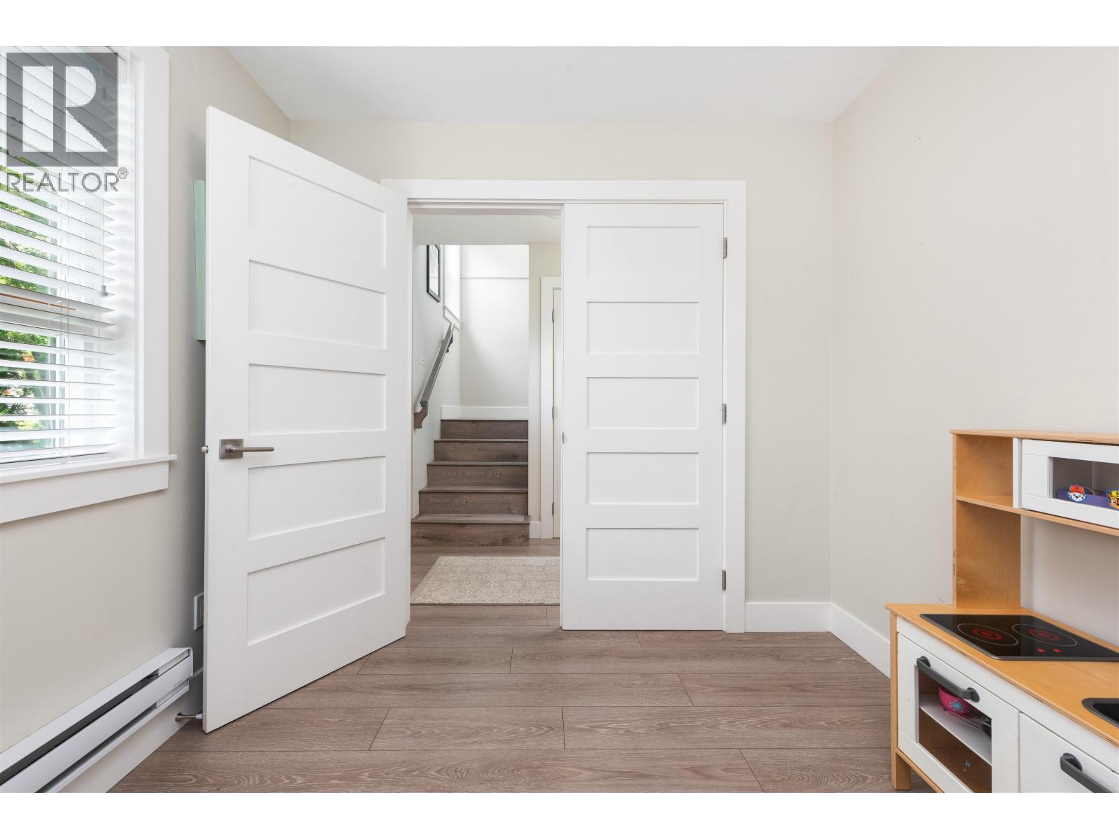 Property at 2 4949 47A AVENUE image 3