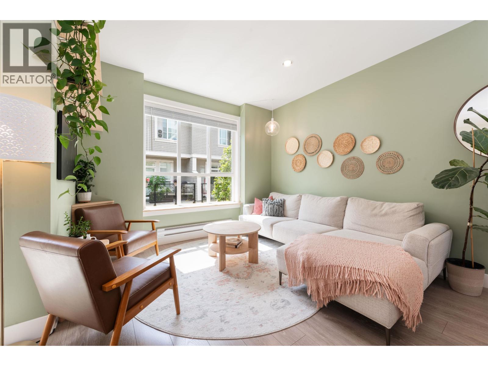 Property at 2 4949 47A AVENUE image 1