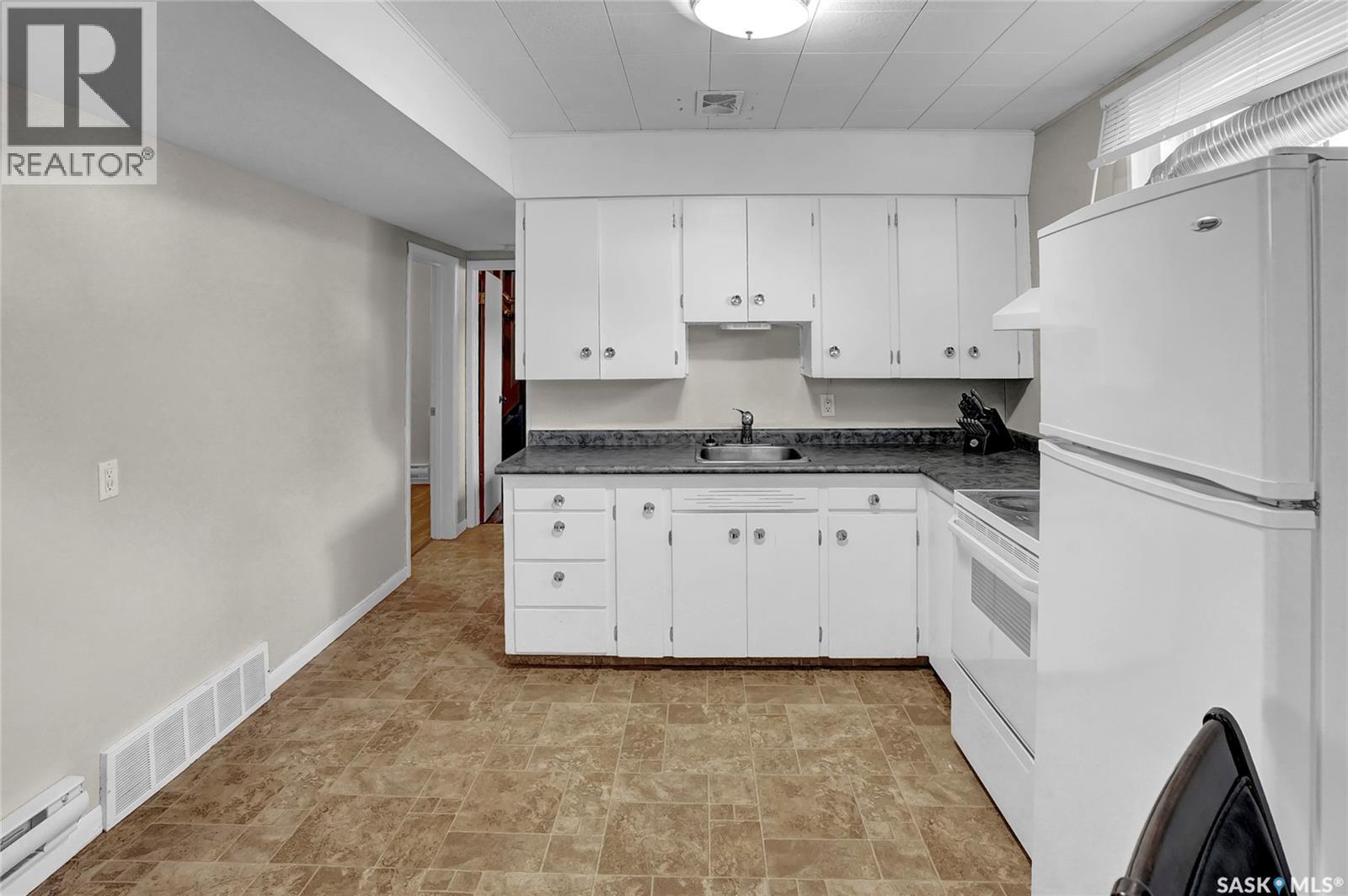 1281 1st Avenue NW, Moose Jaw, Saskatchewan  S6H 3N5 - Photo 35 - SK016387