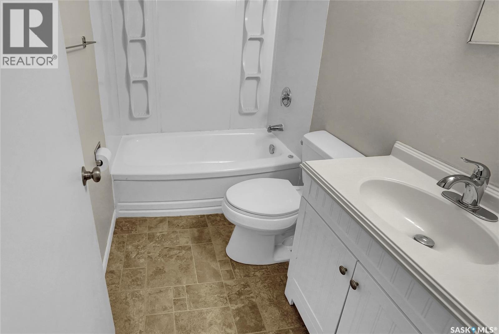 1281 1st Avenue NW, Moose Jaw, Saskatchewan  S6H 3N5 - Photo 38 - SK016387