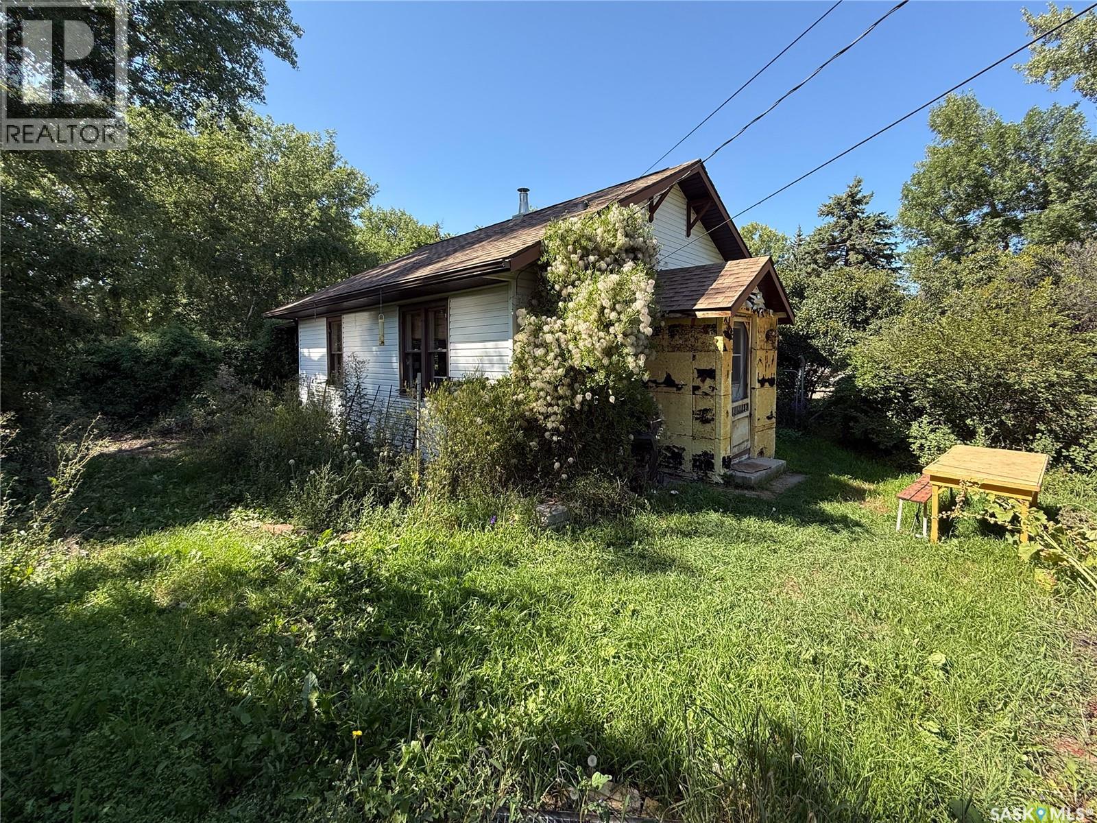 137 Fir Avenue N, Eastend, Saskatchewan  S0N 0T0 - Photo 32 - SK016380