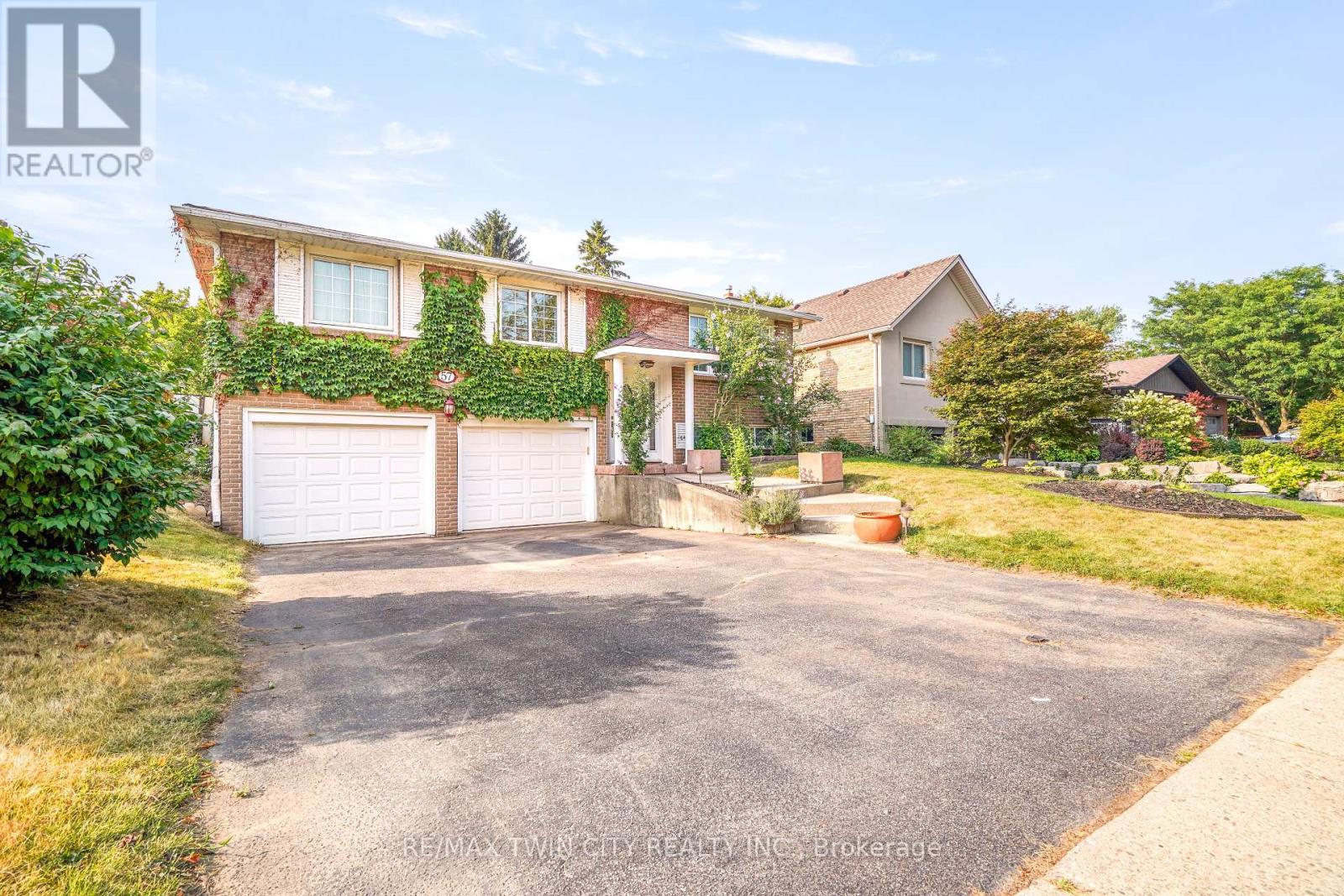 57 Ashgrove Avenue, Brantford, Ontario  N3R 6E3 - Photo 2 - X12359082