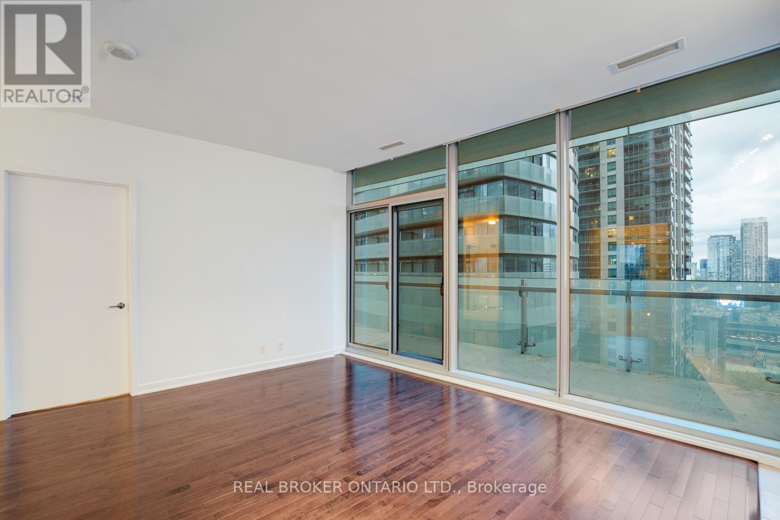 1806 - 14 York Street, Toronto, Ontario  M5J 0B1 - Photo 6 - C12359200