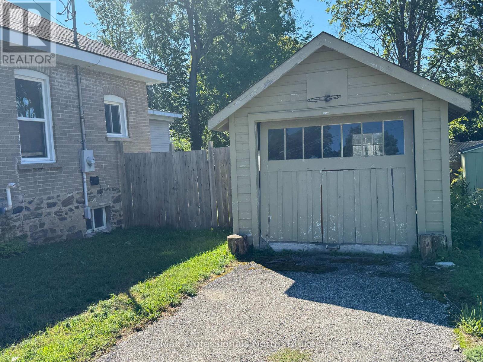 261 Hotchkiss Street, Gravenhurst, Ontario  P1P 1H7 - Photo 30 - X12355185