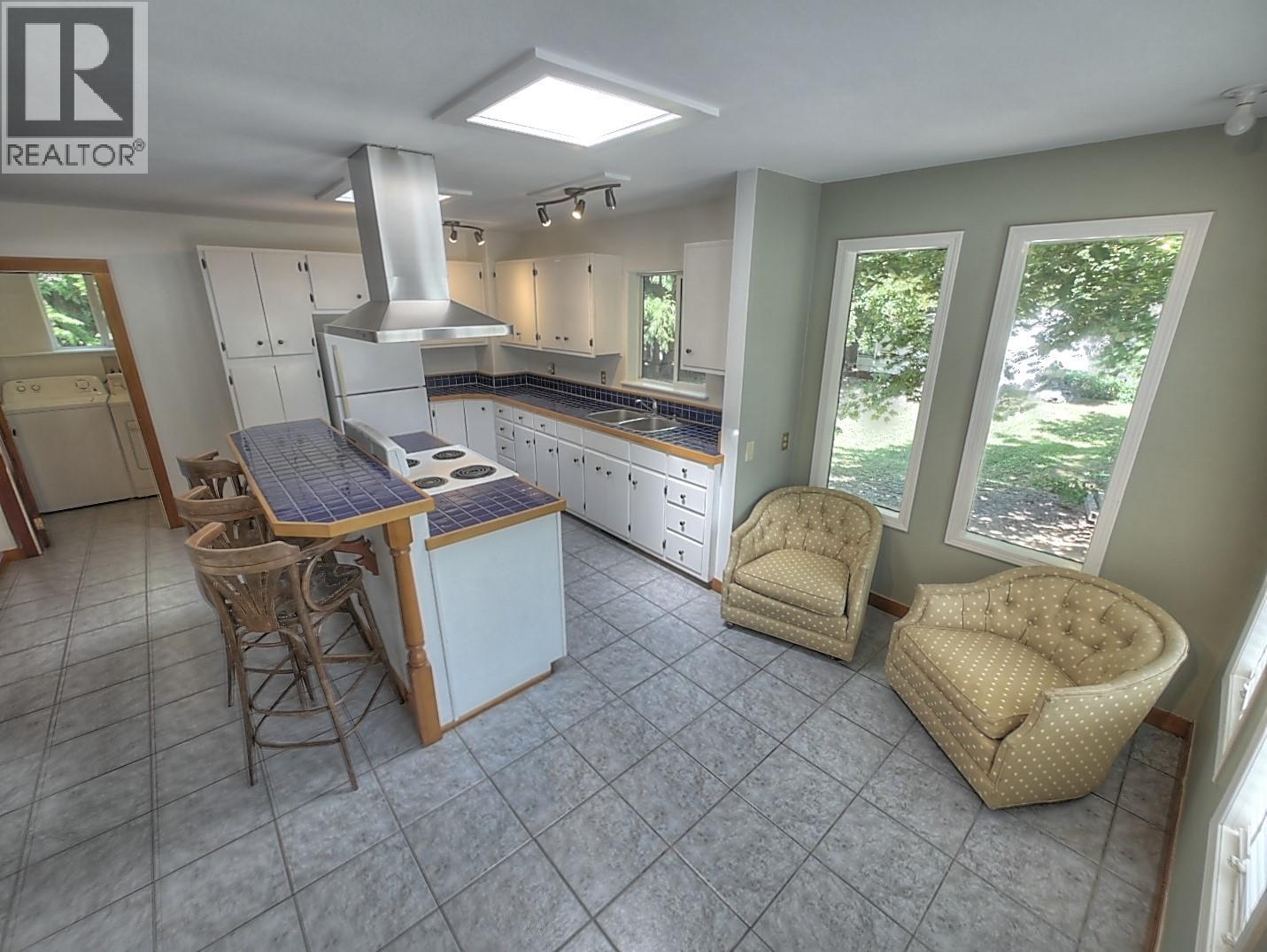 1821 Falls Street, Nelson, British Columbia  V1L 1K1 - Photo 3 - 10360245