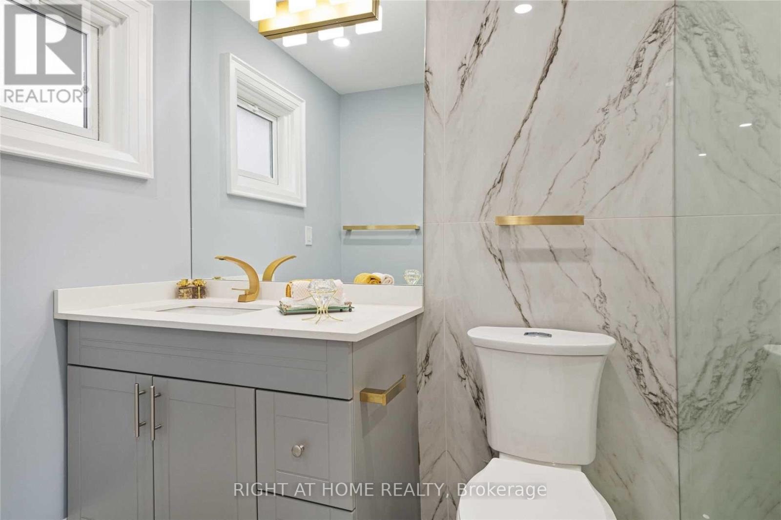 11 Michael Drive, Richmond Hill, Ontario  L4C 5W6 - Photo 24 - N12359312