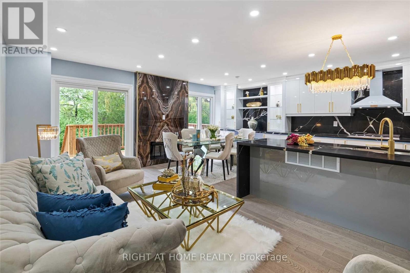 11 Michael Drive, Richmond Hill, Ontario  L4C 5W6 - Photo 6 - N12359312