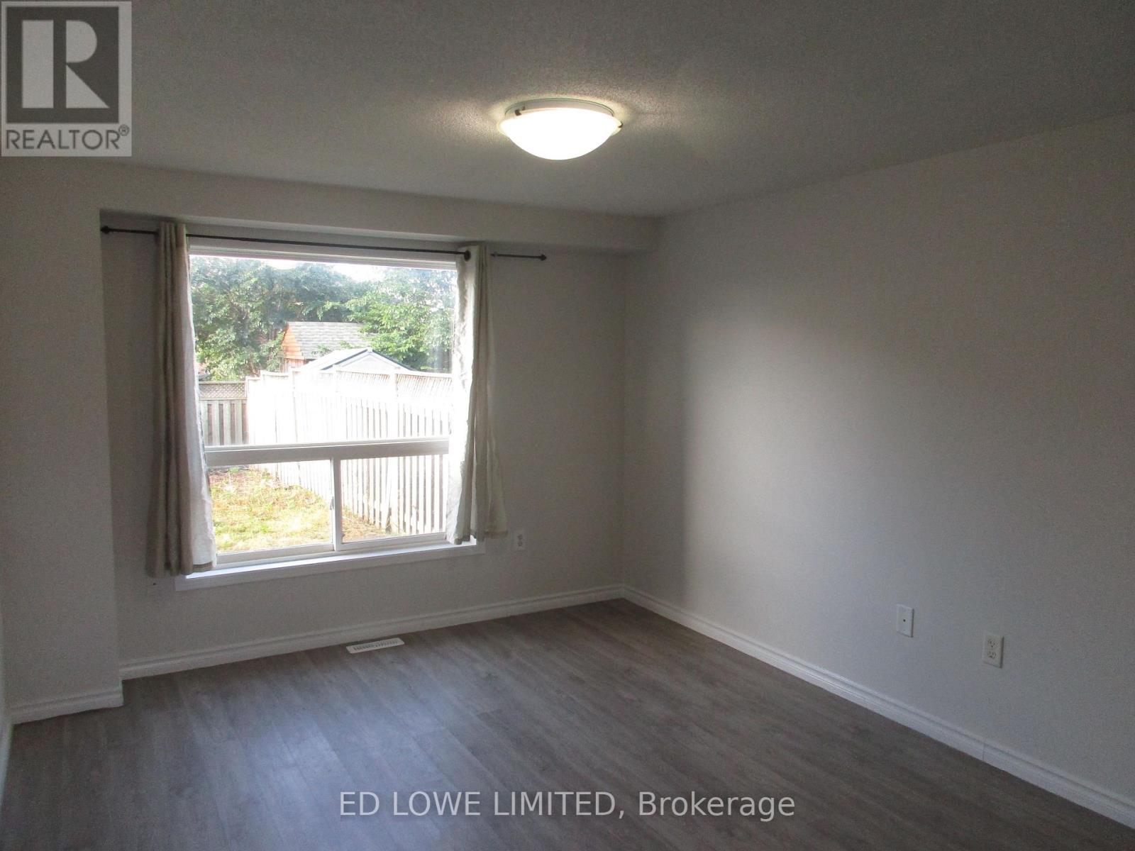 191 Dunsmore Lane, Barrie, Ontario  L4M 6Z8 - Photo 5 - S12359277