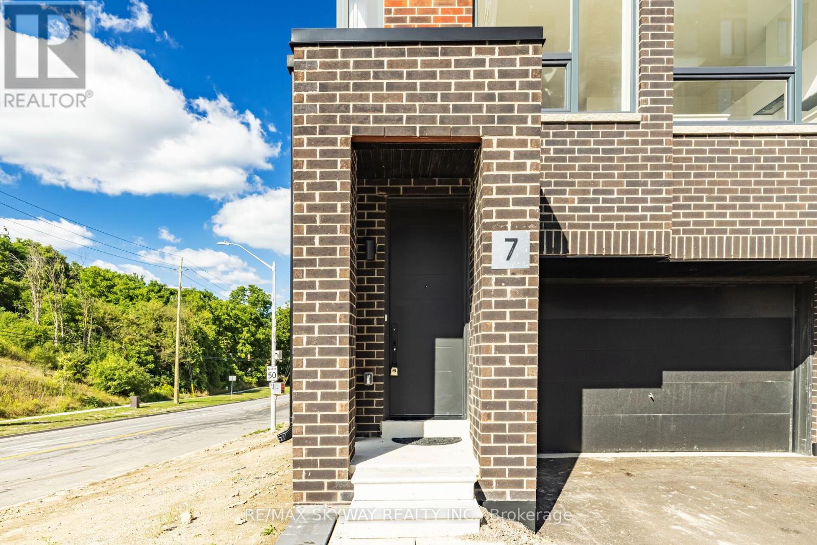 7 Taylor Court, Caledon (Bolton West), Ontario  L7E 4L2 - Photo 7 - W12358455
