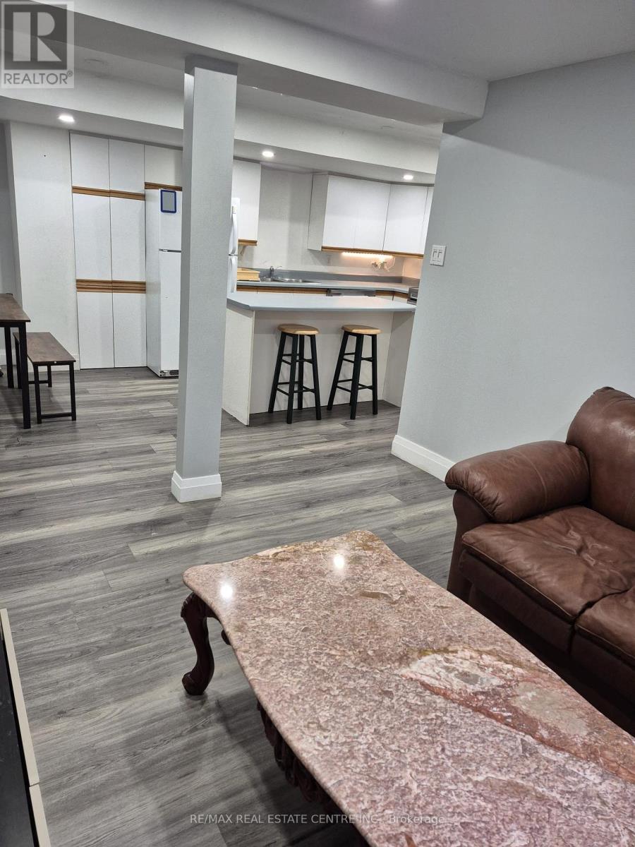 5940 Chorley Place, Mississauga, Ontario  L5M 5L8 - Photo 11 - W12359175
