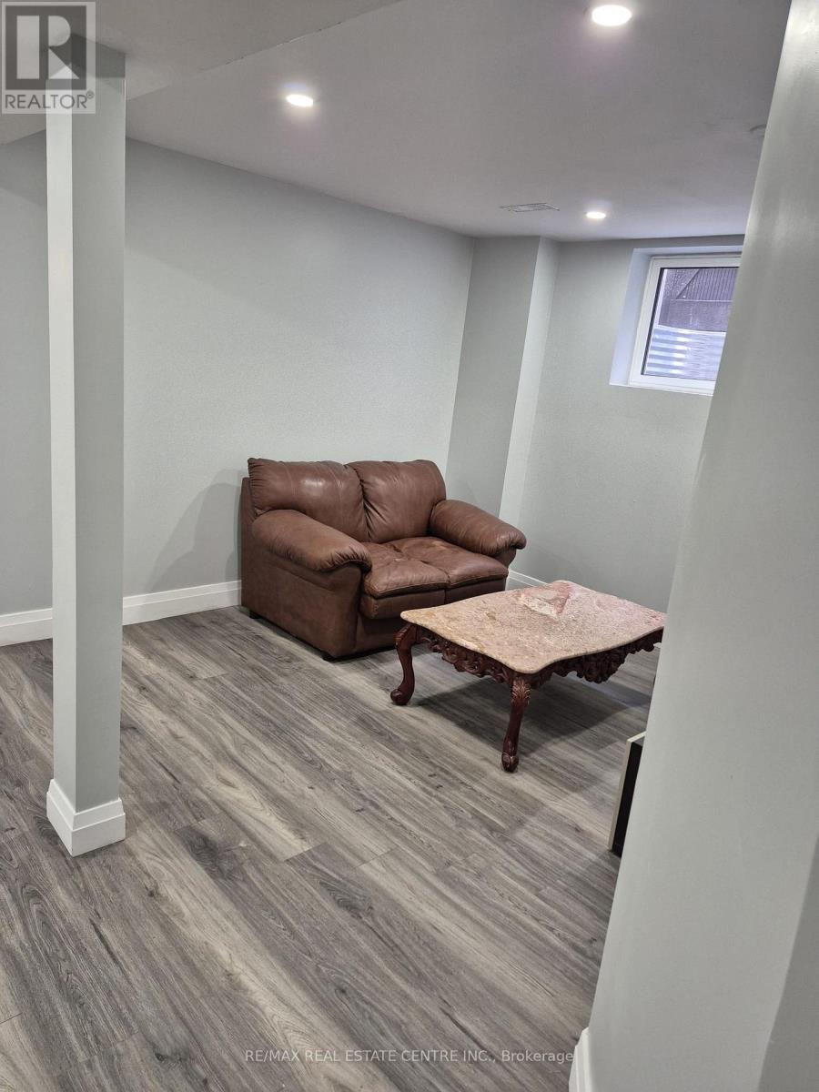 5940 Chorley Place, Mississauga, Ontario  L5M 5L8 - Photo 13 - W12359175