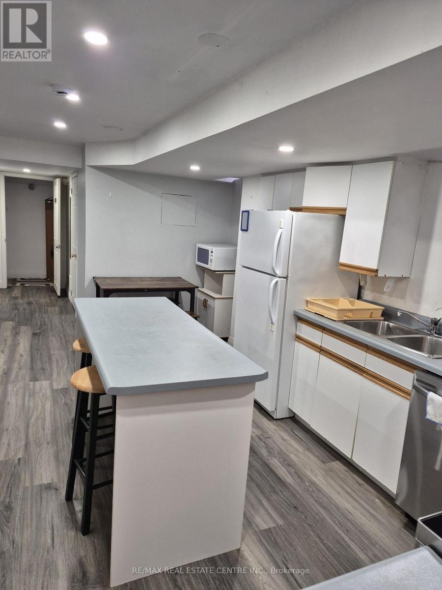 5940 Chorley Place, Mississauga, Ontario  L5M 5L8 - Photo 15 - W12359175