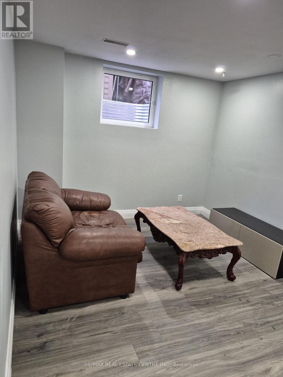 5940 Chorley Place, Mississauga, Ontario  L5M 5L8 - Photo 16 - W12359175