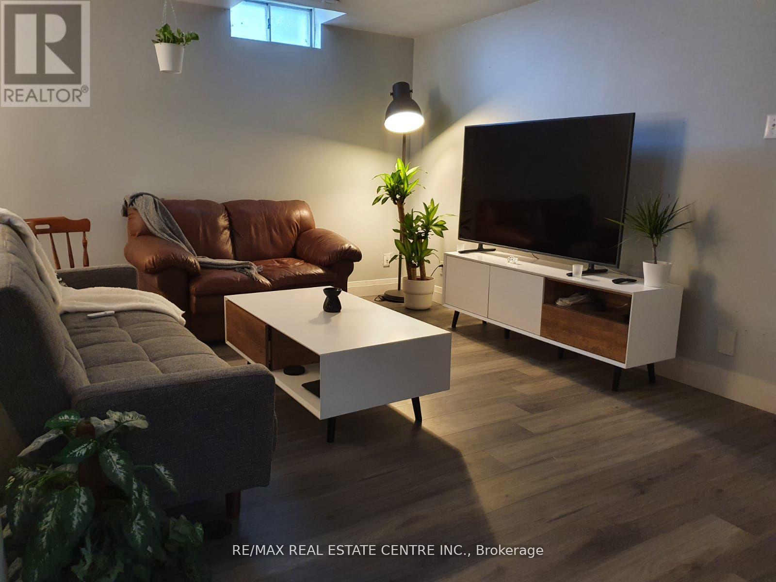 5940 Chorley Place, Mississauga, Ontario  L5M 5L8 - Photo 2 - W12359175
