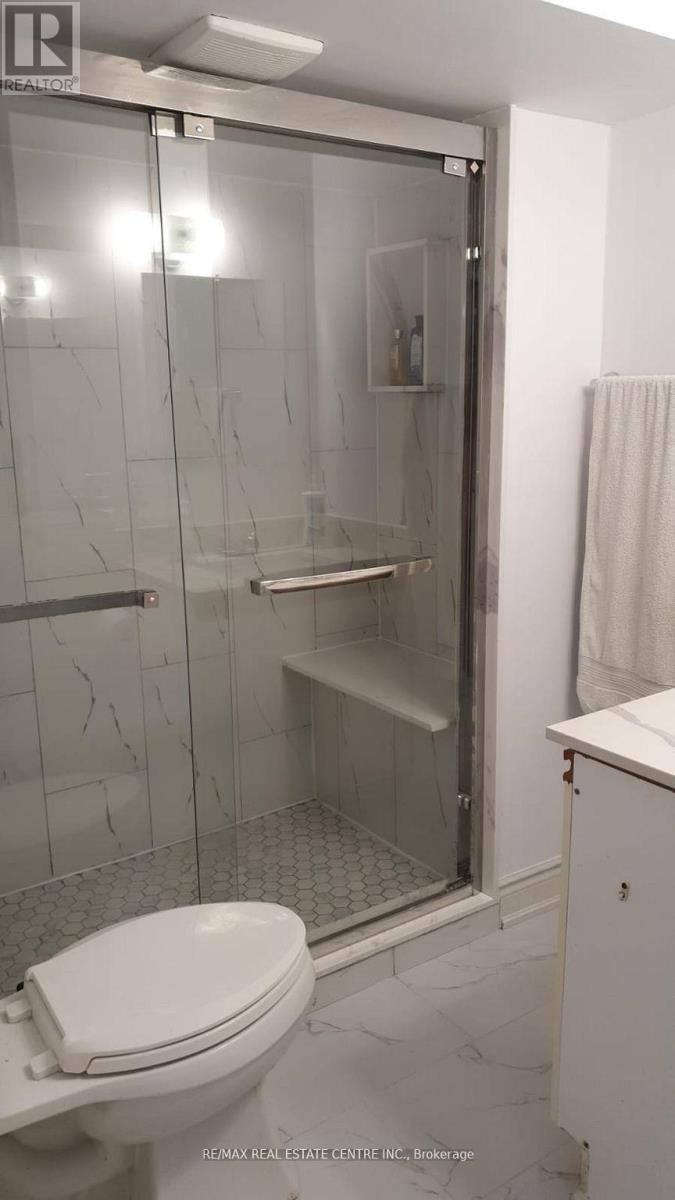 5940 Chorley Place, Mississauga, Ontario  L5M 5L8 - Photo 5 - W12359175