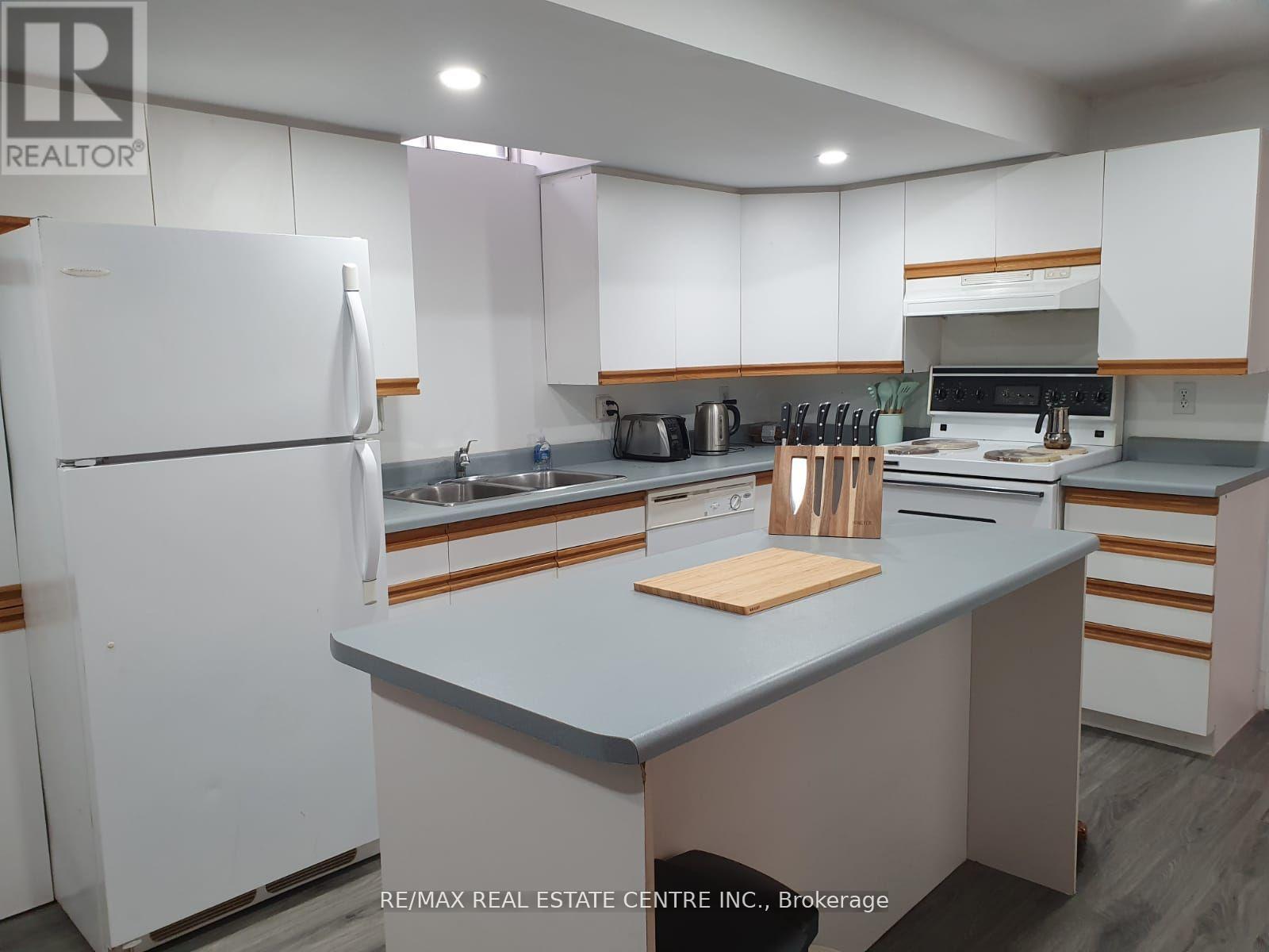 5940 Chorley Place, Mississauga, Ontario  L5M 5L8 - Photo 6 - W12359175