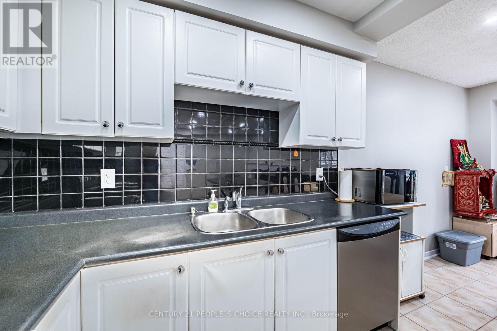 22 Domenico Crescent, Brampton, Ontario  L6P 1H5 - Photo 16 - W12359259