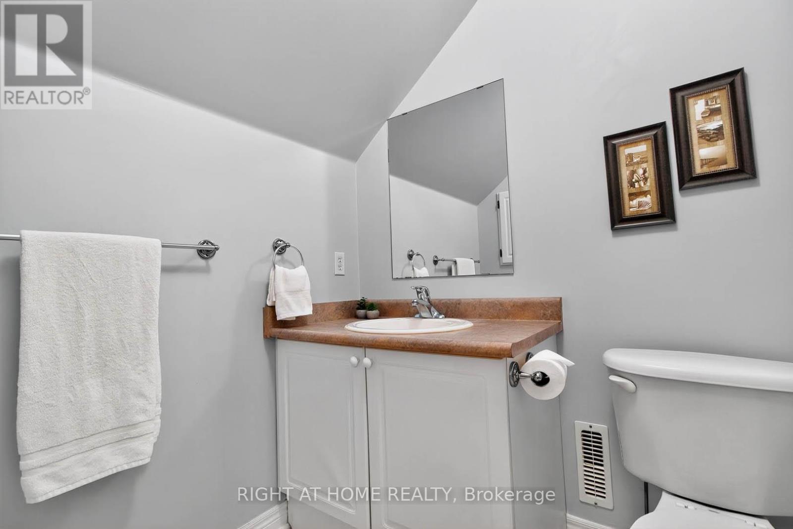282 Centennial Forest Drive, Milton (Tm Timberlea), Ontario  L9T 5X3 - Photo 15 - W12359317