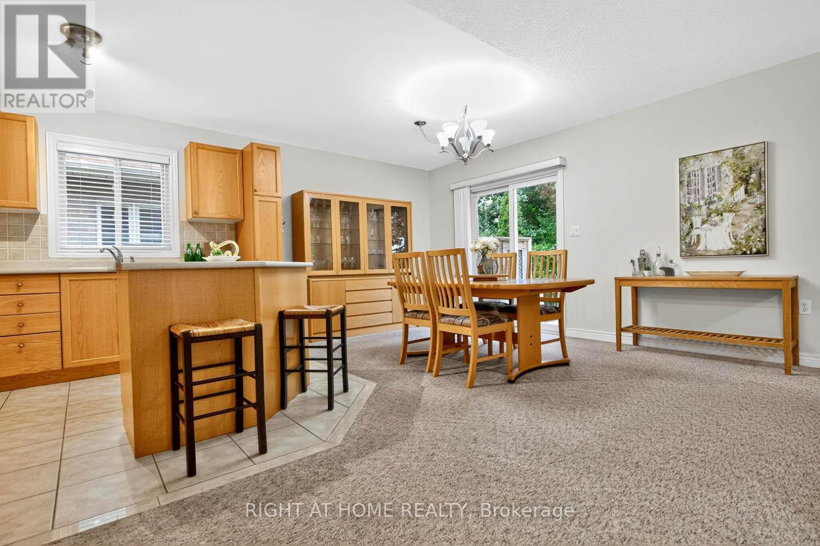 282 Centennial Forest Drive, Milton (Tm Timberlea), Ontario  L9T 5X3 - Photo 7 - W12359317