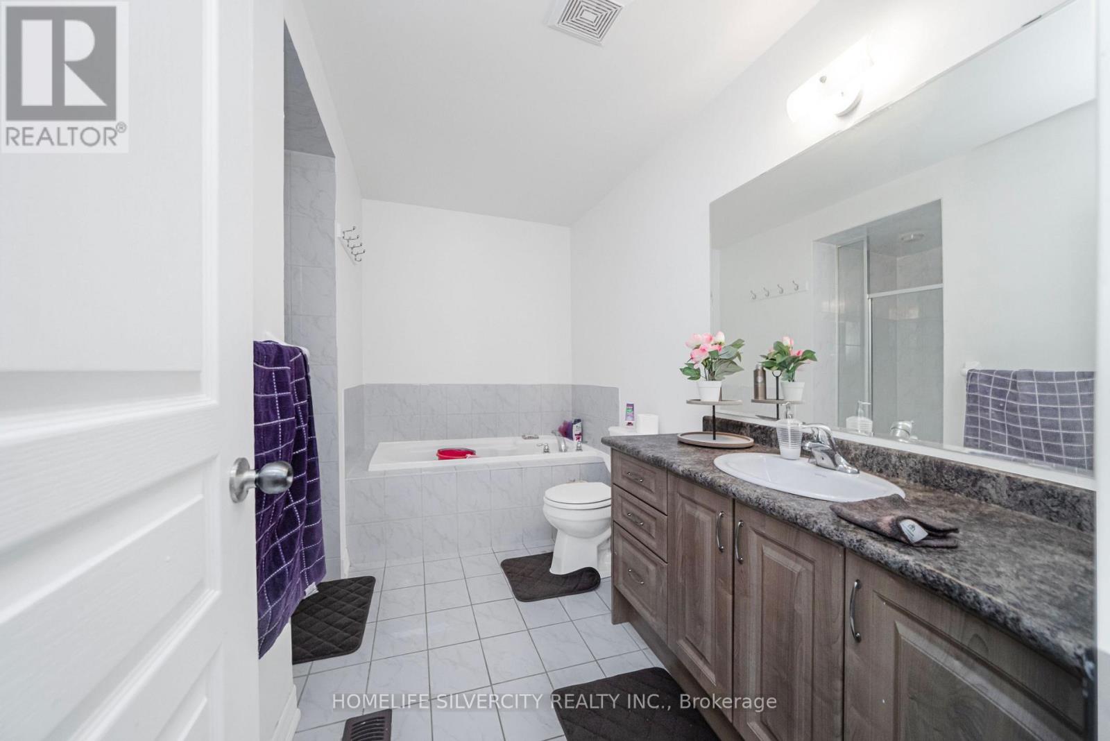 28 Yellow Sorrel Road, Brampton, Ontario  L6R 3V7 - Photo 27 - W12359318