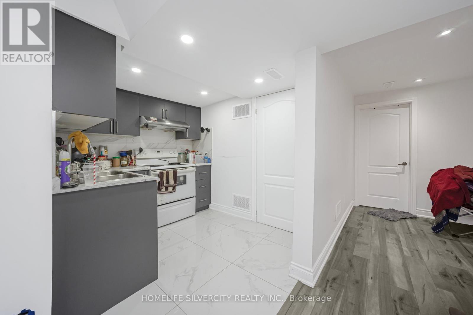 28 Yellow Sorrel Road, Brampton, Ontario  L6R 3V7 - Photo 35 - W12359318
