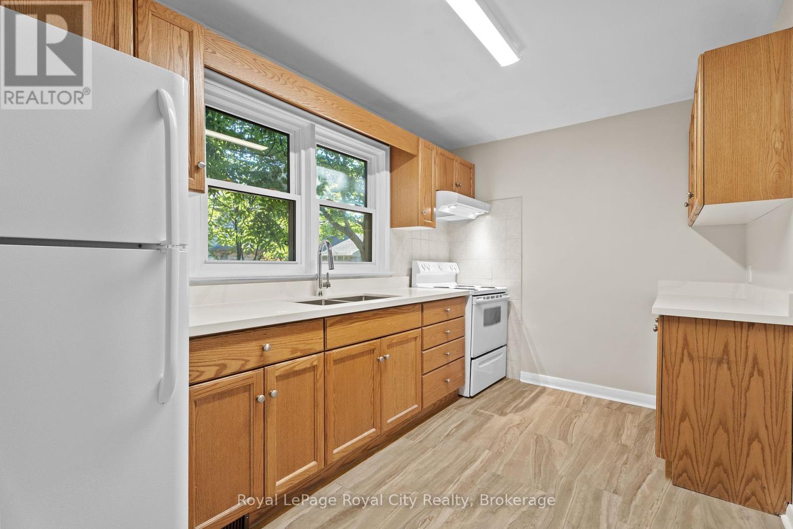 109 Northumberland Street, Guelph, Ontario  N1H 3B1 - Photo 3 - X12359348