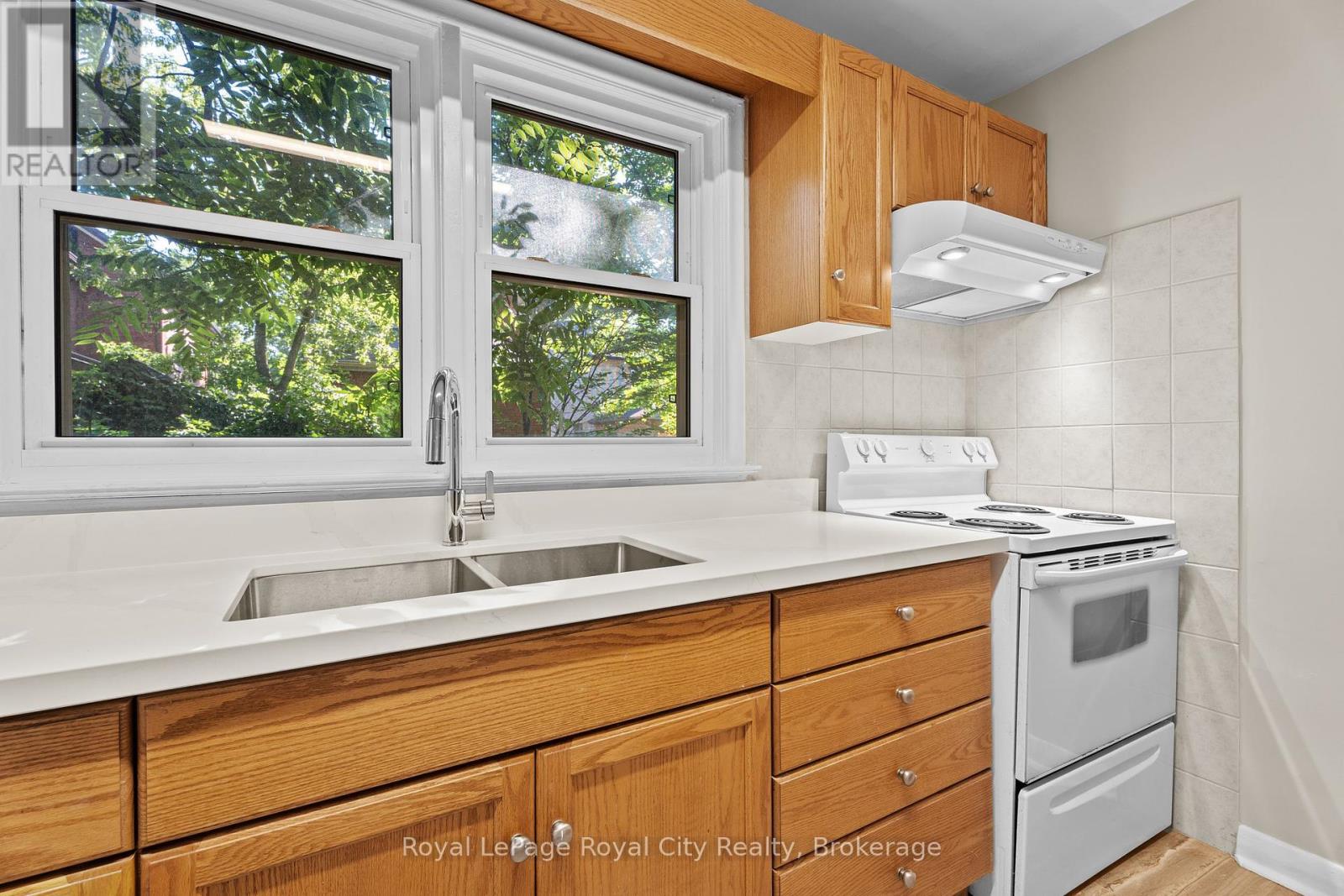 109 Northumberland Street, Guelph, Ontario  N1H 3B1 - Photo 4 - X12359348