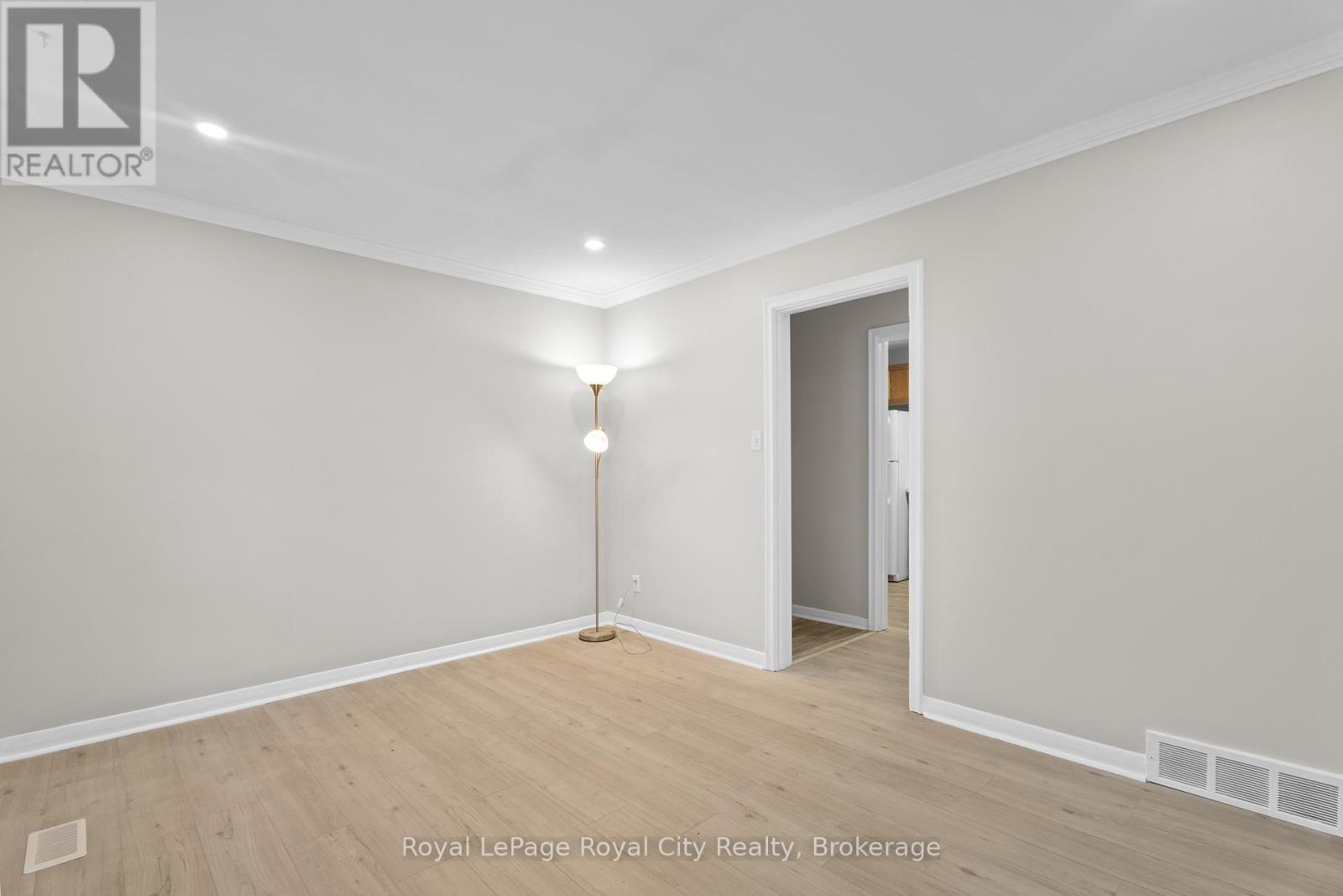 109 Northumberland Street, Guelph, Ontario  N1H 3B1 - Photo 6 - X12359348