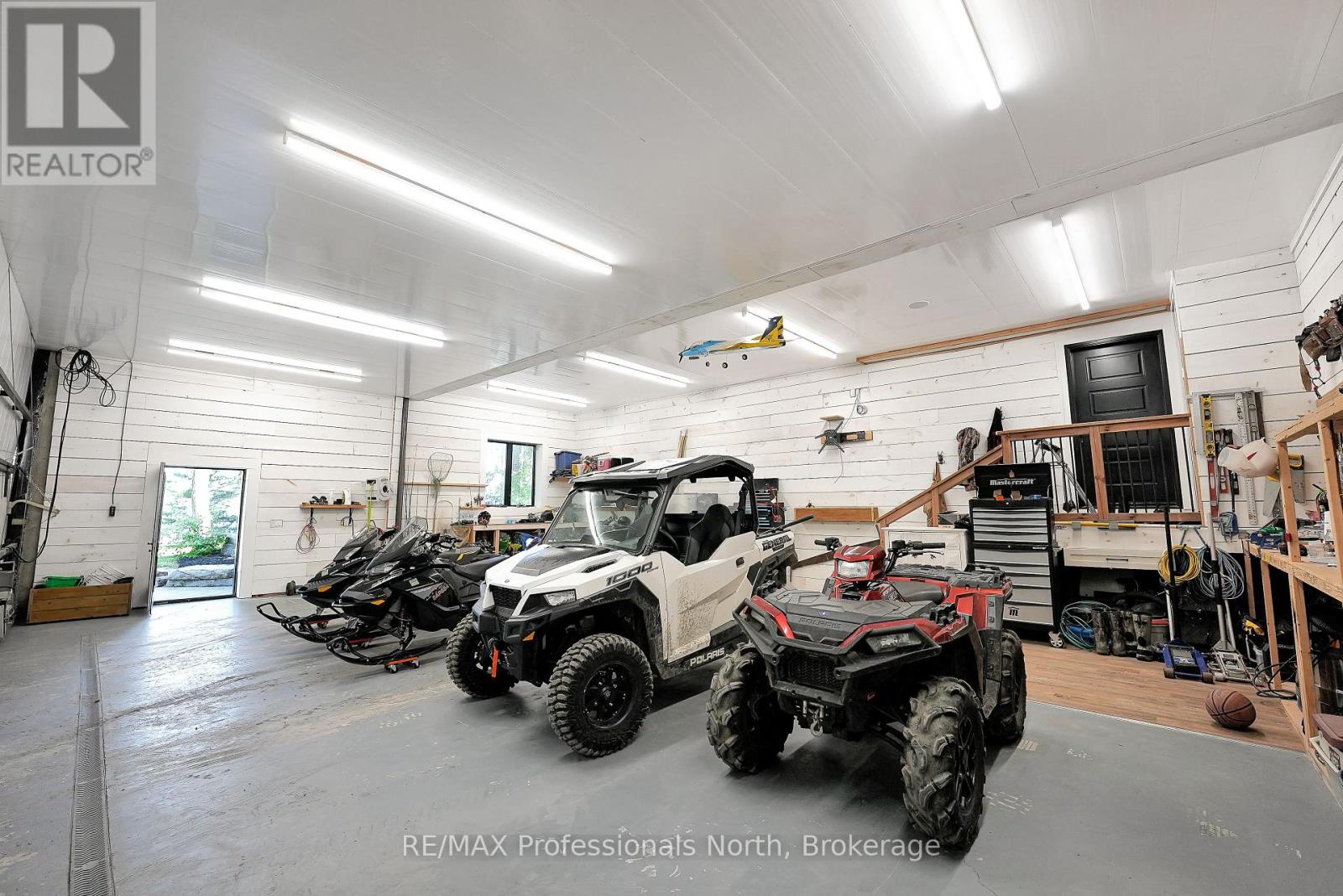 1046 Lone Wolf Crescent, Dysart Et Al (Harburn), Ontario  K0M 1S0 - Photo 44 - X12359362