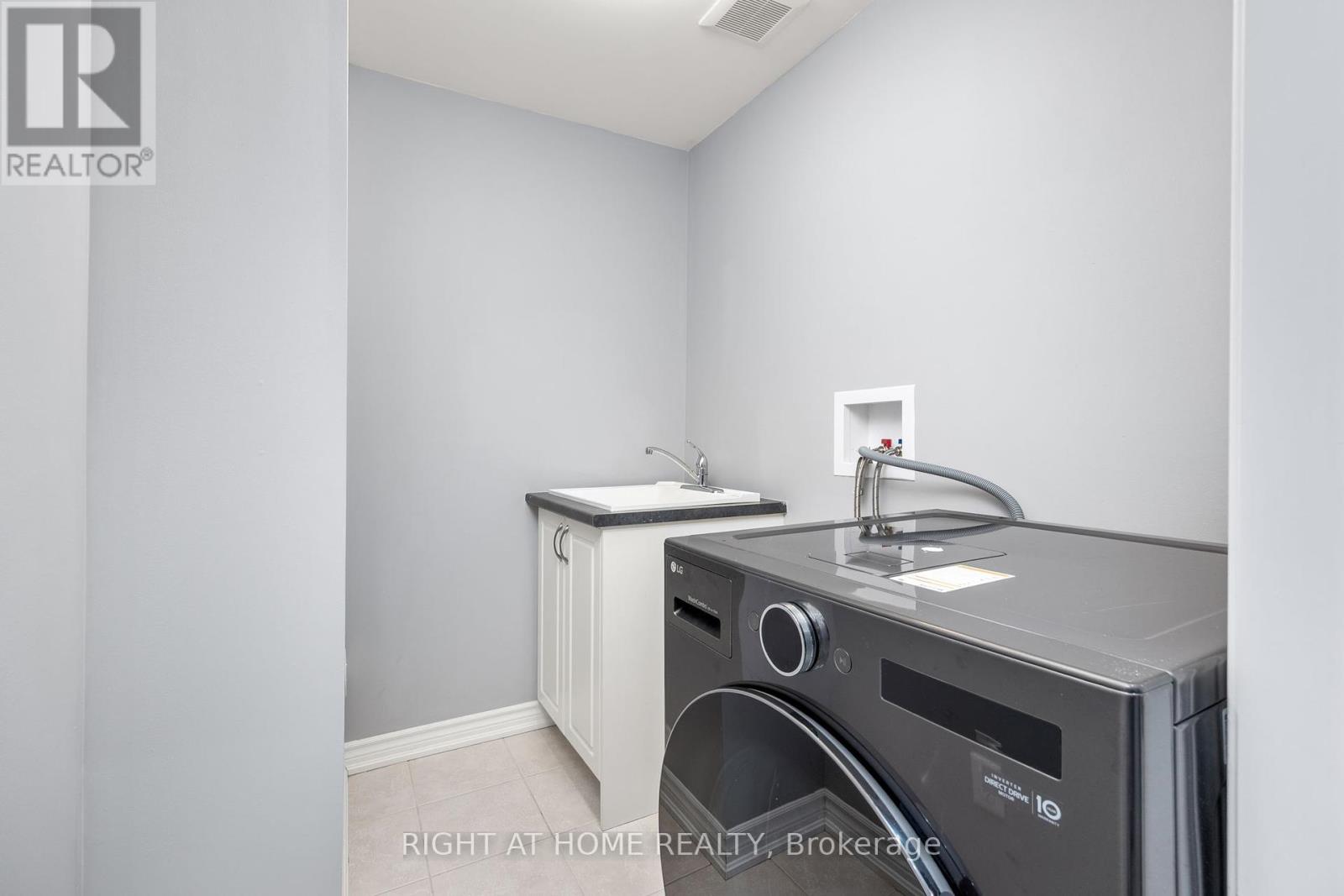 91 Borers Creek Circle, Hamilton, Ontario  L8B 1W3 - Photo 15 - X12359169
