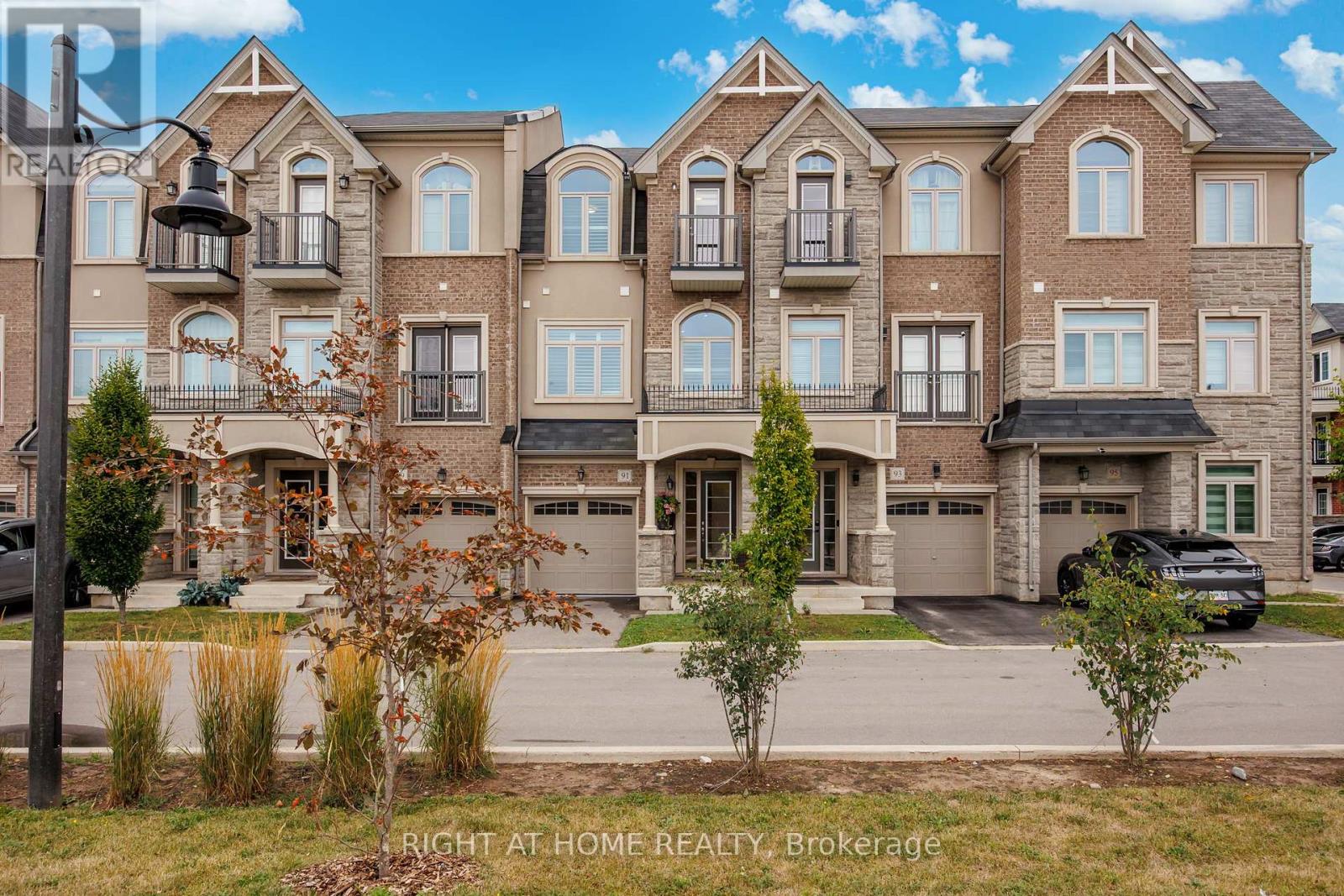 91 Borers Creek Circle, Hamilton, Ontario  L8B 1W3 - Photo 3 - X12359169