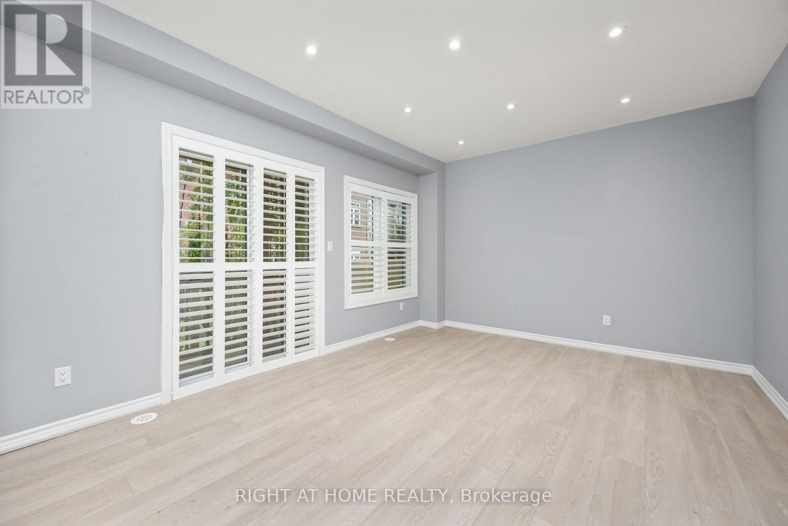 91 Borers Creek Circle, Hamilton, Ontario  L8B 1W3 - Photo 8 - X12359169