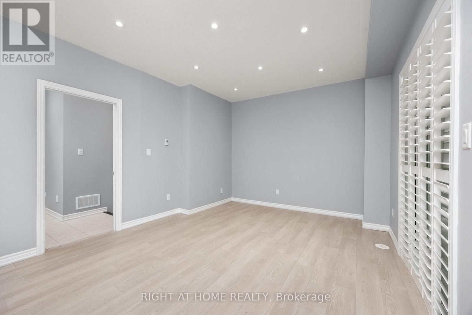 91 Borers Creek Circle, Hamilton, Ontario  L8B 1W3 - Photo 9 - X12359169