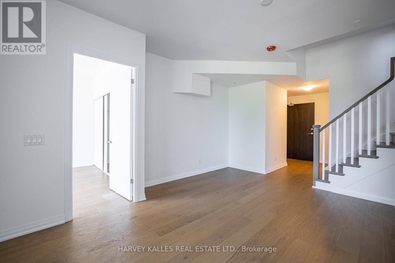 303 - 7711 Green Vista Gate, Niagara Falls (Oldfield), Ontario  L2G 0Y9 - Photo 10 - X12358232